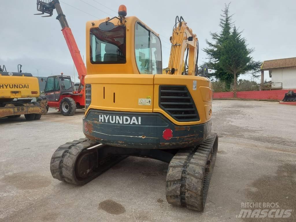 Hyundai R 80 CR حفارات وسط 7 طن - 12 طن