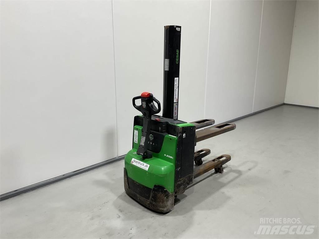Cesab S208L شاحنات مناولة ذاتية الدفع