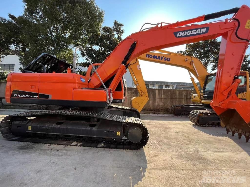 Doosan DX 225LC-9C حفارات زحافة
