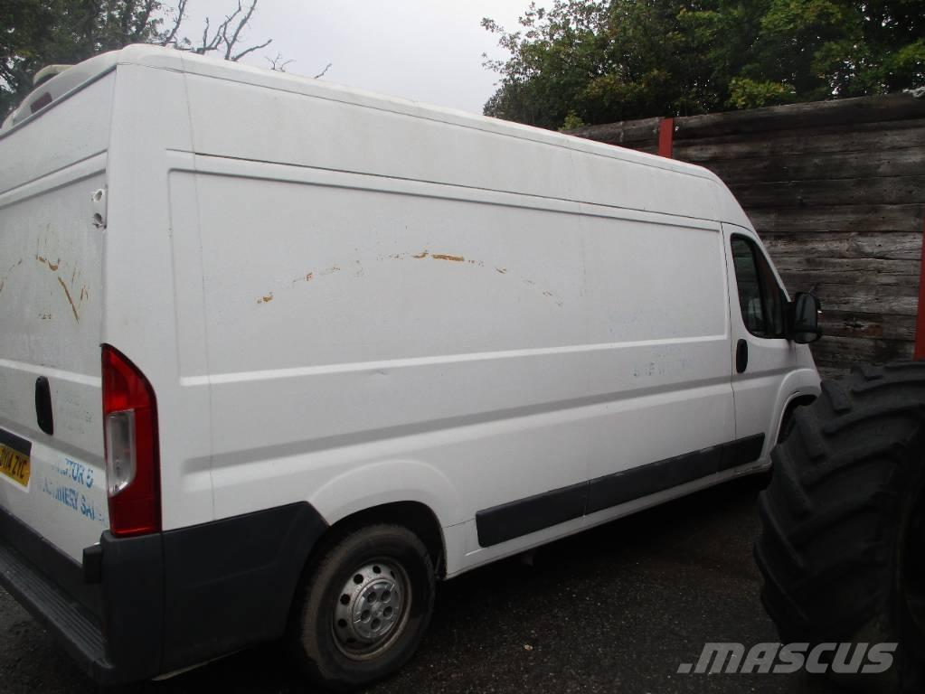 Peugeot Boxer شاحنة مقفلة