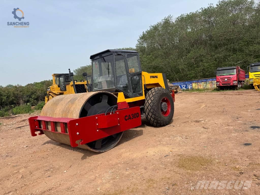 Dynapac CA 30 D مداحل أحادية الأسطوانة