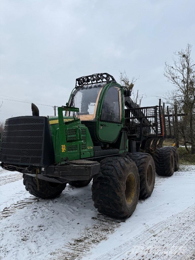 John Deere 1210 E شاحنات