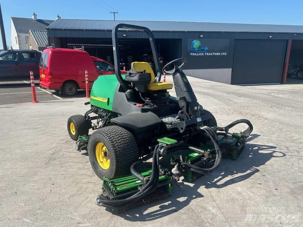 John Deere 3235 C ماكينات جز العشب