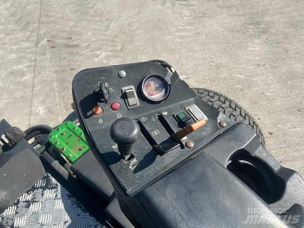 John Deere 3235 C ماكينات جز العشب