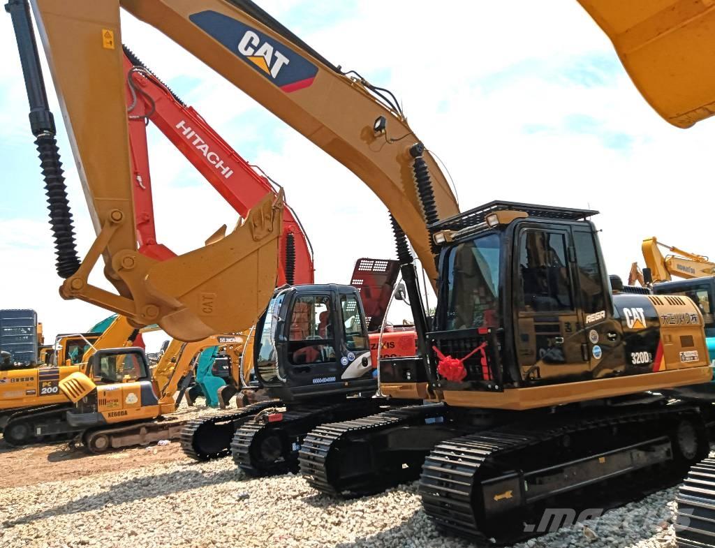 CAT 320 D حفارات زحافة
