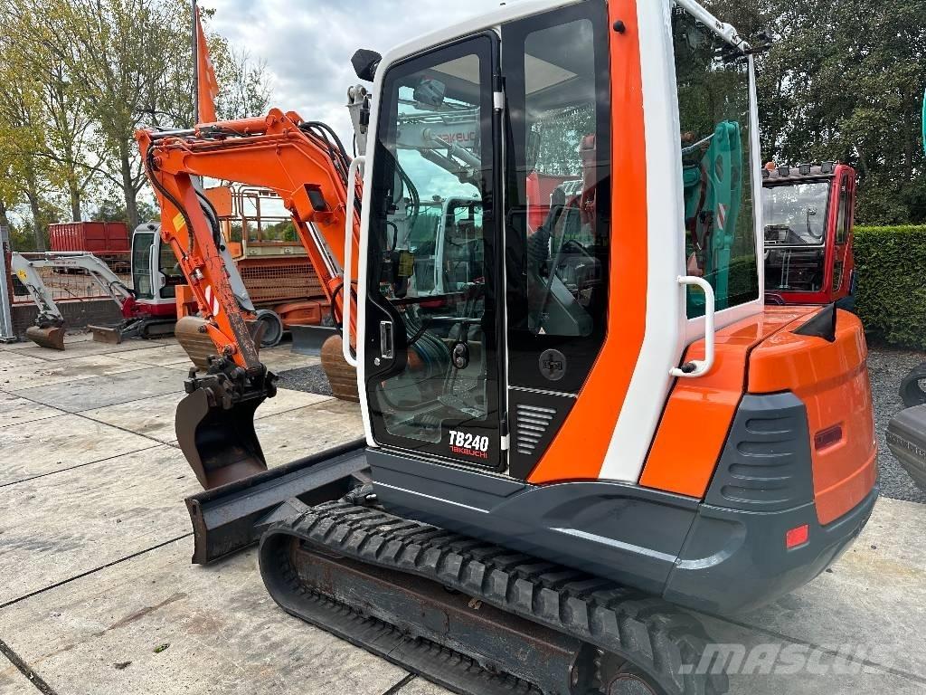 Takeuchi TB 235 CR حفارات صغيرة أقل من 7 طن (حفارات صغيرة)