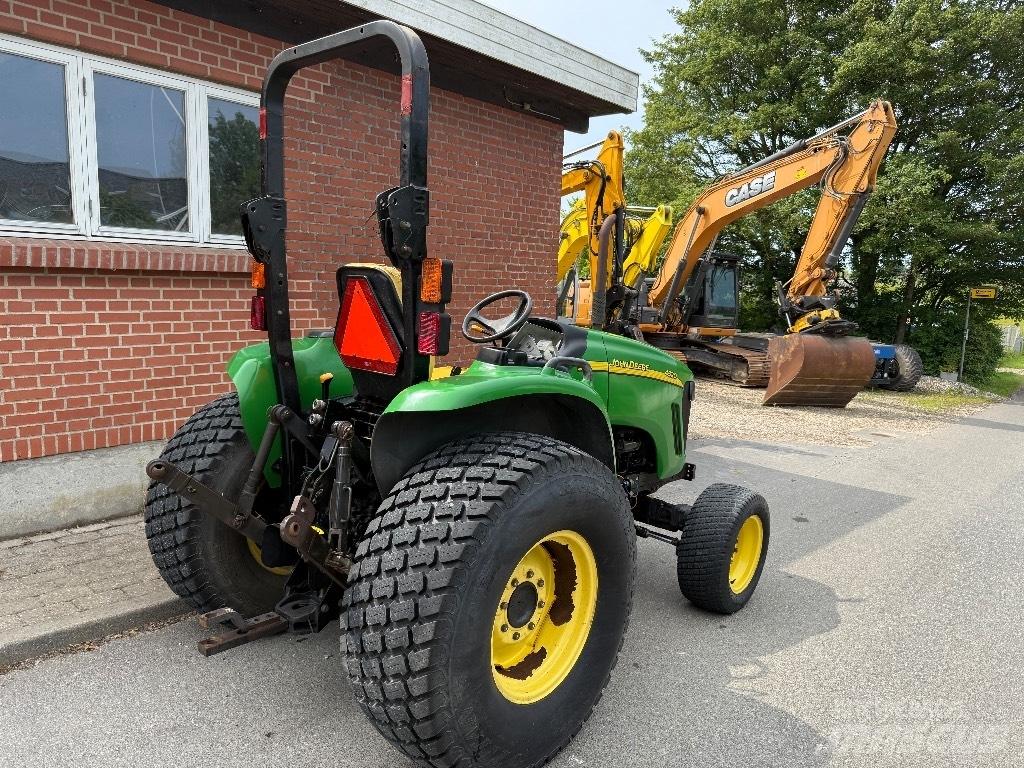 John Deere 4520 جرارات مدمجة
