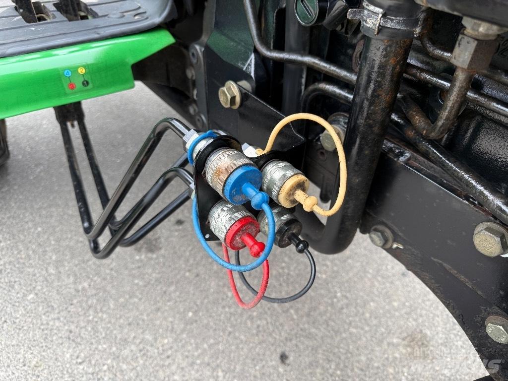 John Deere 4520 جرارات مدمجة