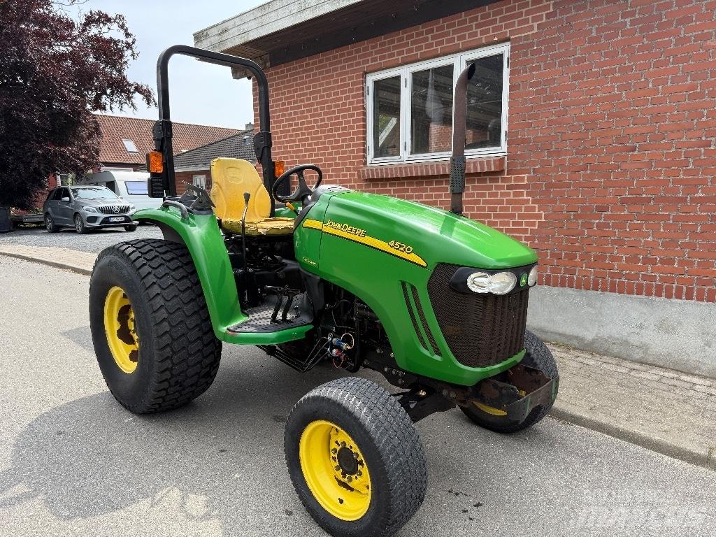 John Deere 4520 جرارات مدمجة