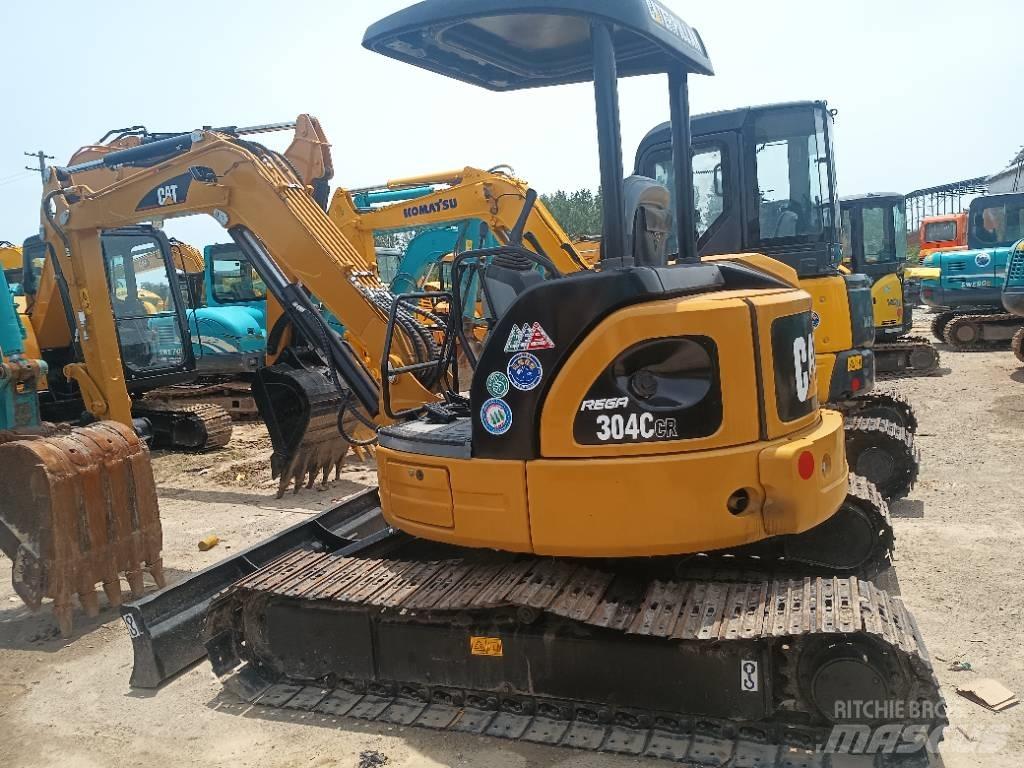 CAT 304 C حفارات زحافة