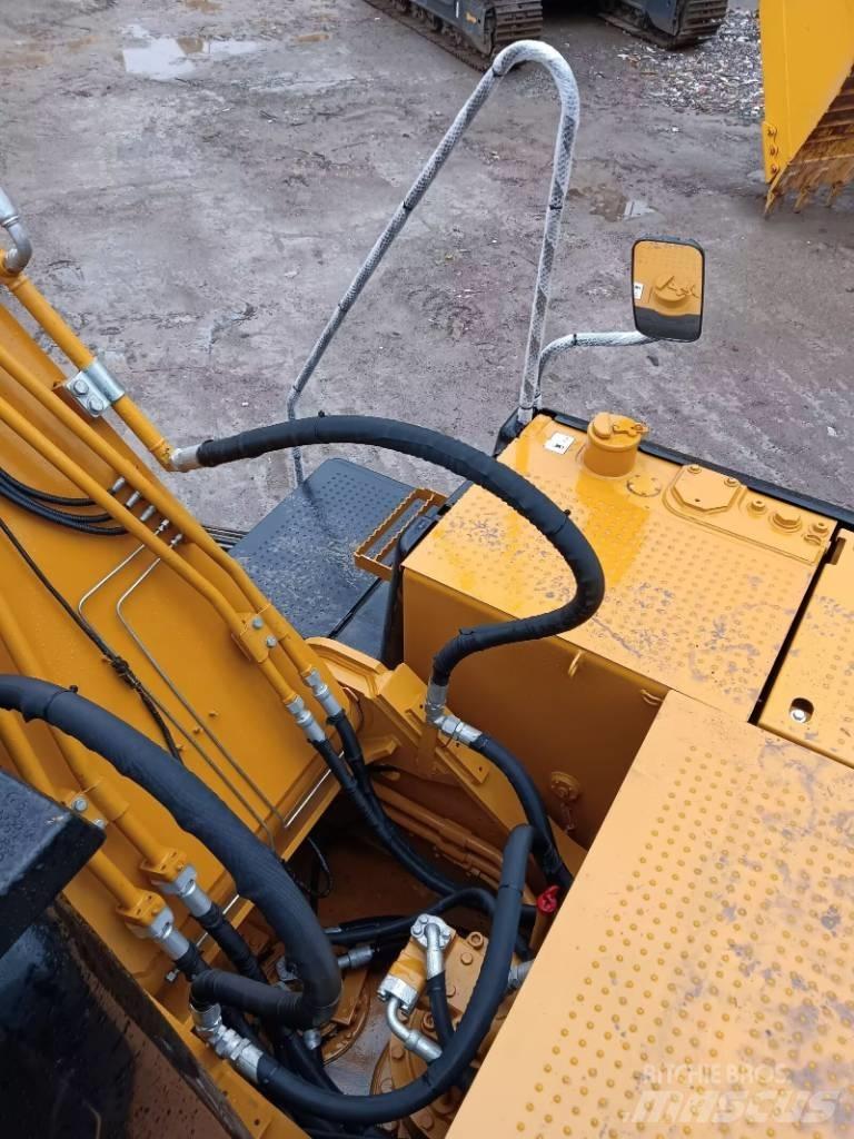CAT 324 D L حفارات زحافة