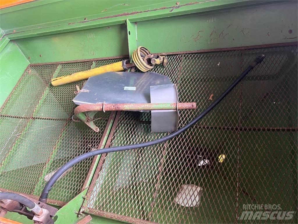 Amazone ZA-U 1500 معدات فرد المواد المعدنية