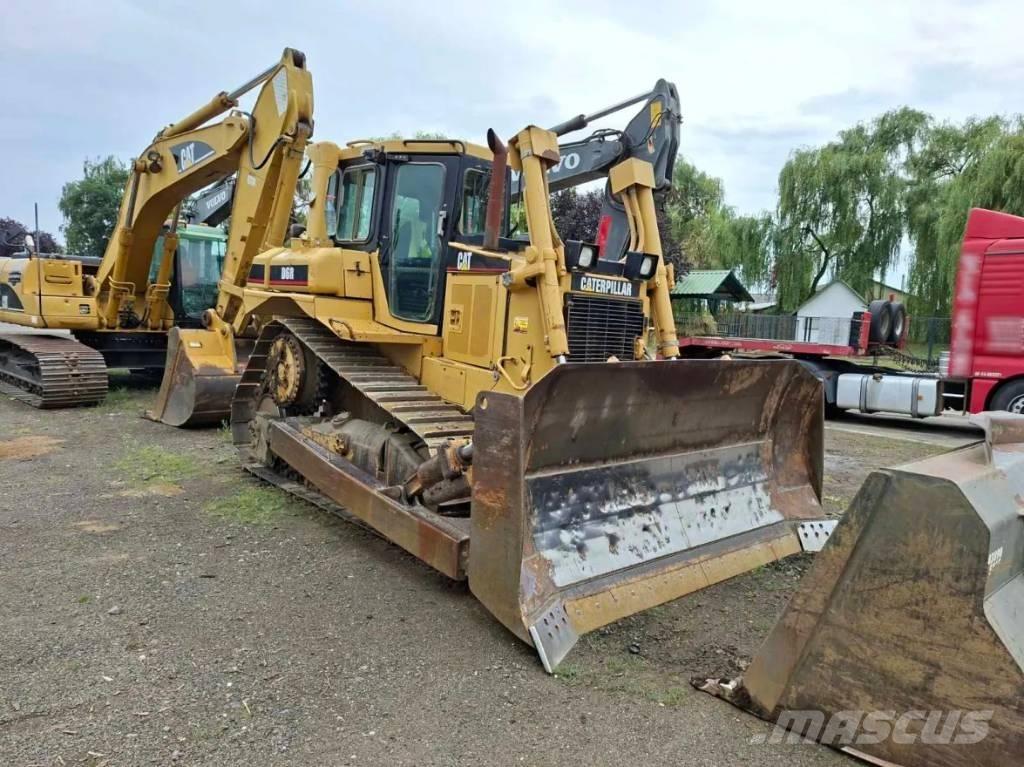 CAT D 6 R بلدوزرات مجنزرة