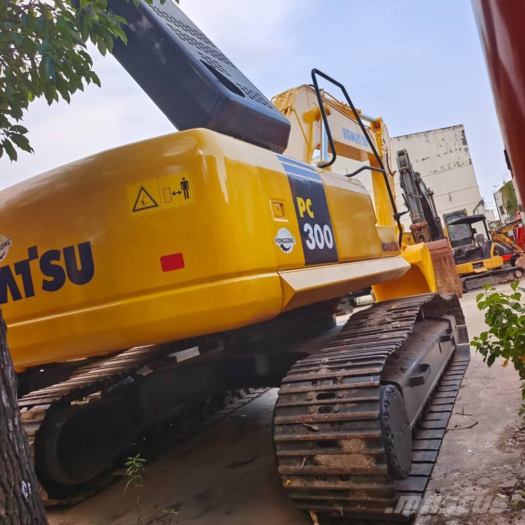 Komatsu PC 300 حفارات زحافة