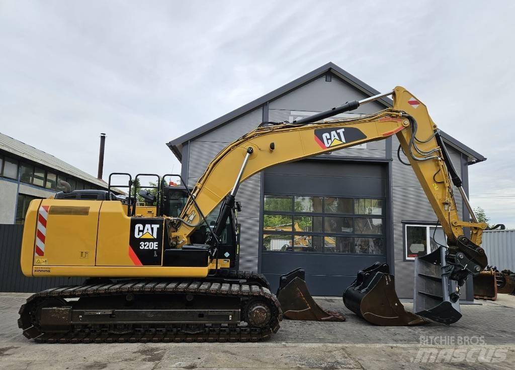 CAT 320 E حفارات زحافة