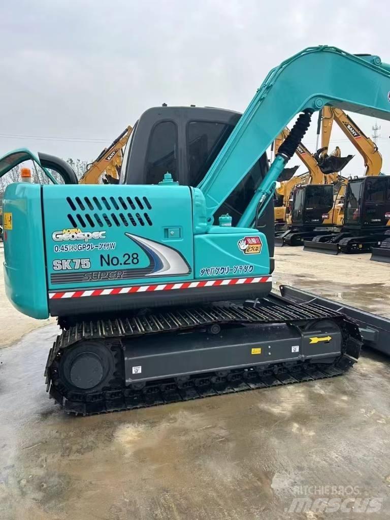 Kobelco SK 75 حفارات وسط 7 طن - 12 طن