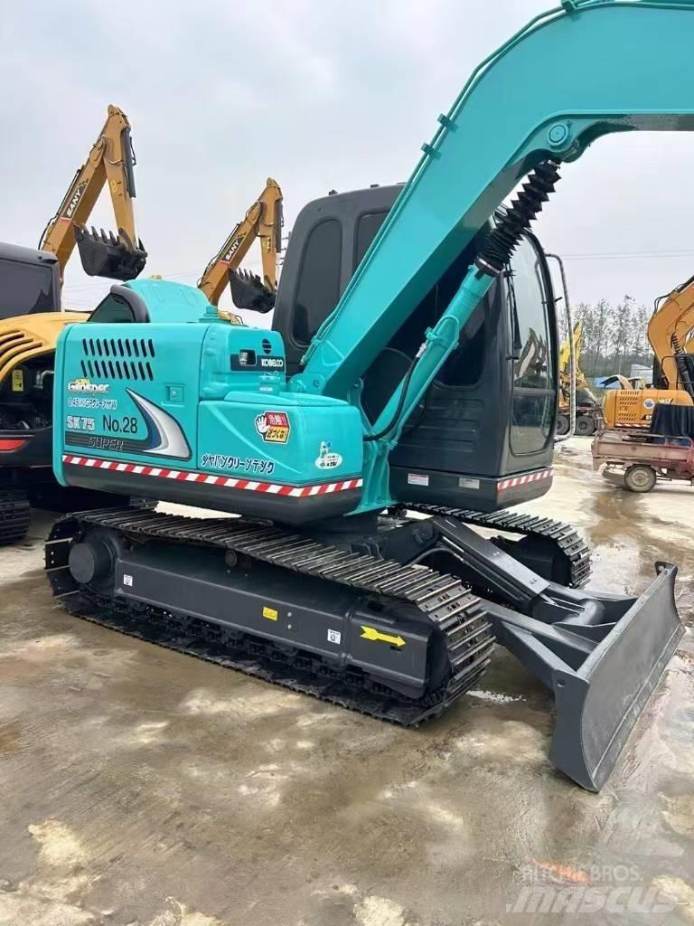 Kobelco SK 75 حفارات وسط 7 طن - 12 طن