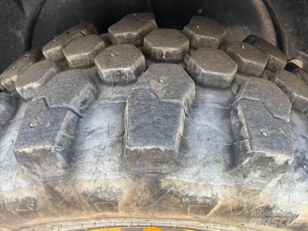 Komatsu WA 100 M-8E0 لوادر بعجل