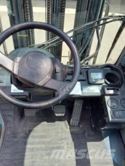 Toyota 02-8 FDF 25 شاحنات الديزل