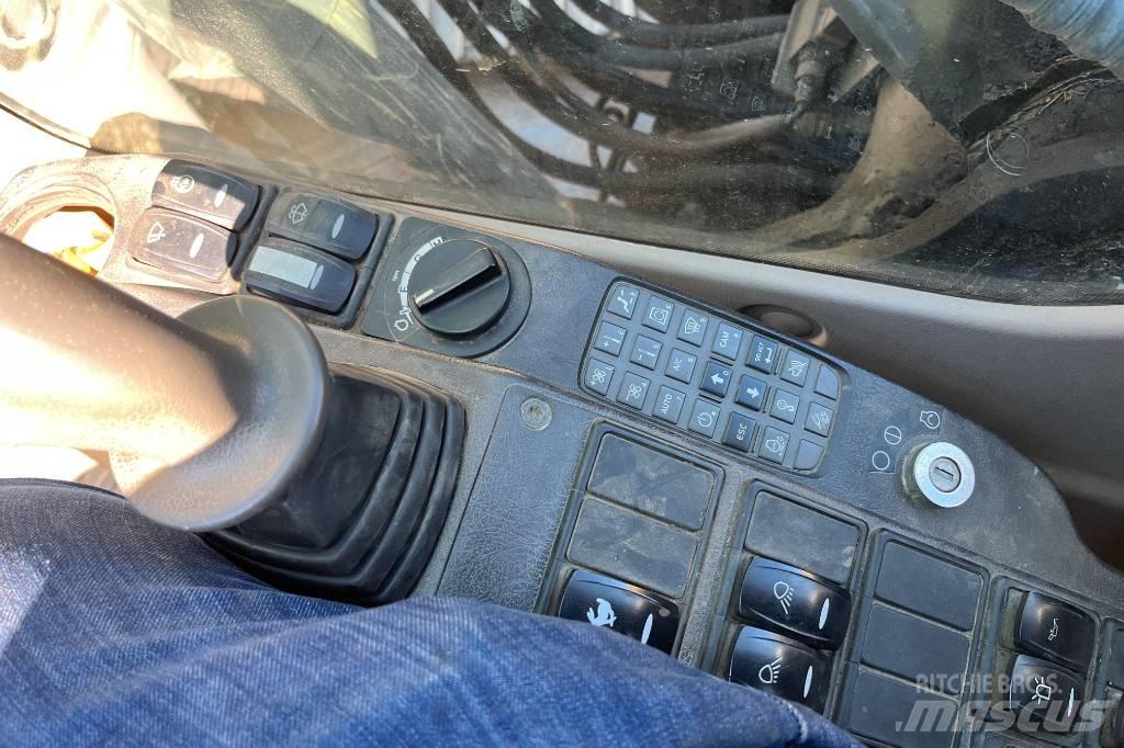 Volvo EC 140 C L حفارات زحافة