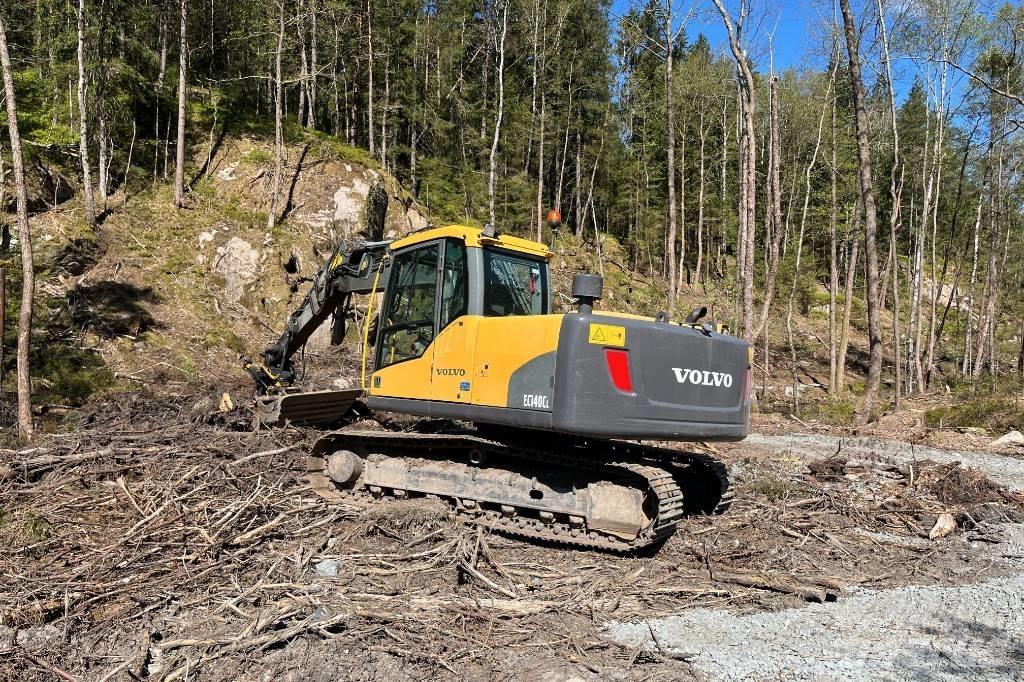 Volvo EC 140 C L حفارات زحافة