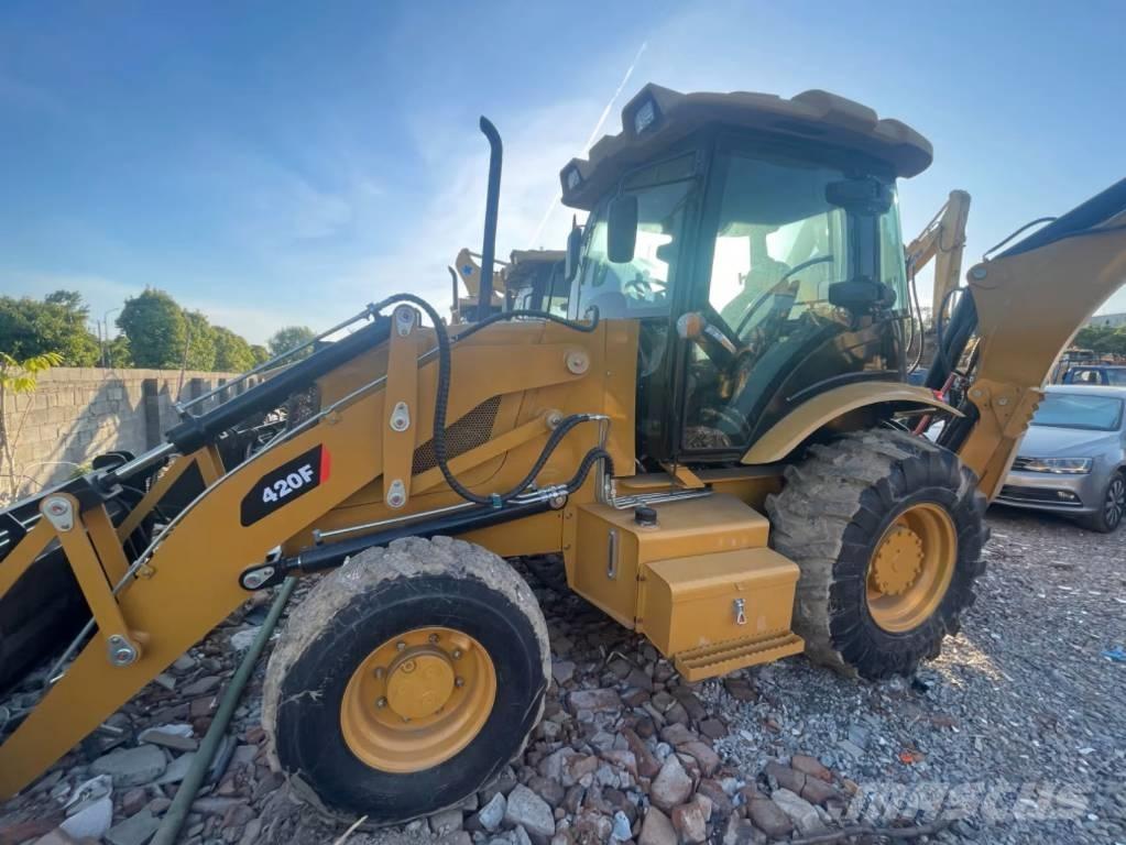 CAT 420F لوادر ذات جرافات عكسية