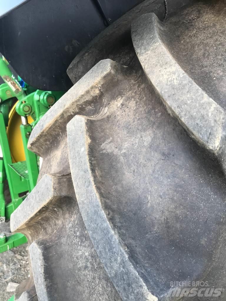 John Deere 6100 M الجرارات