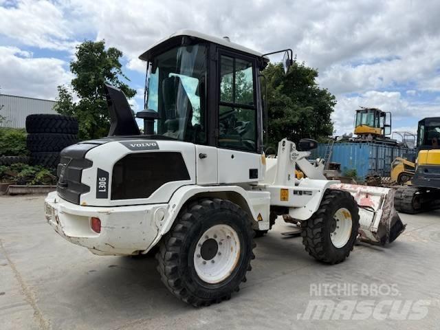 Volvo L 30 G لوادر بعجل