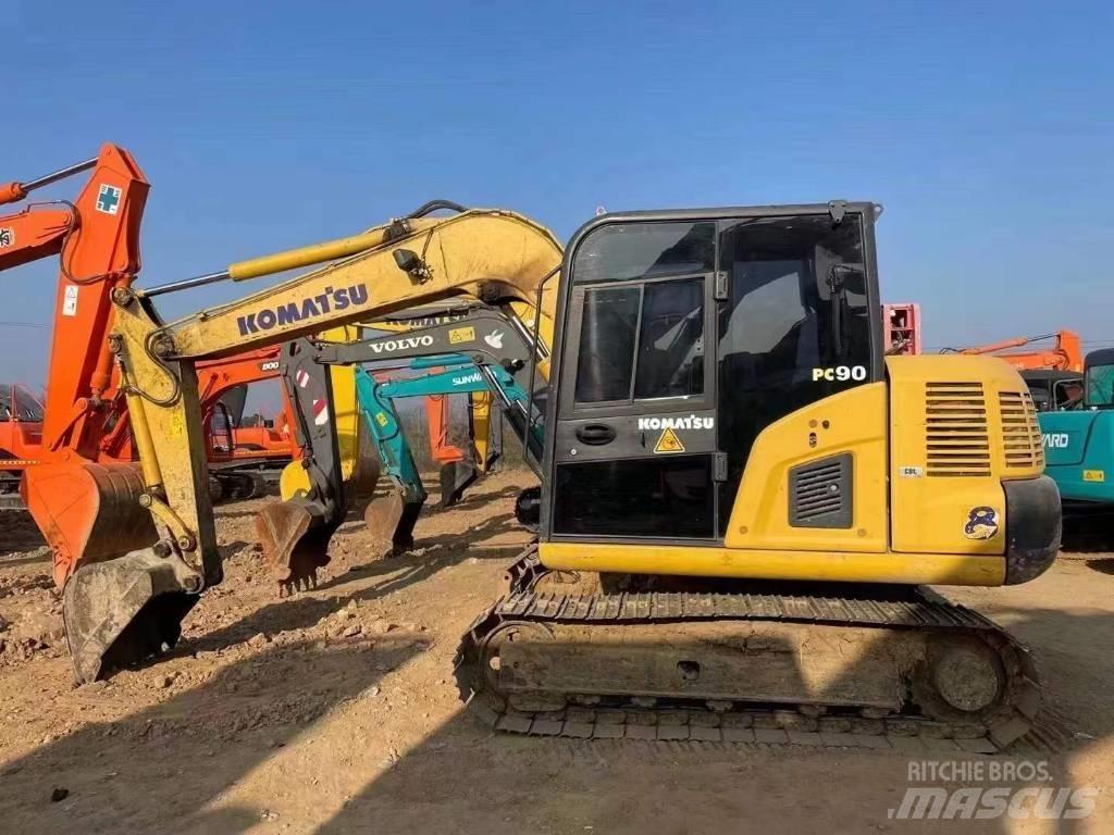 Komatsu PC 70 حفارات زحافة