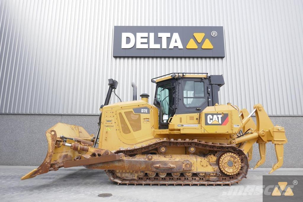CAT D7E بلدوزرات مجنزرة