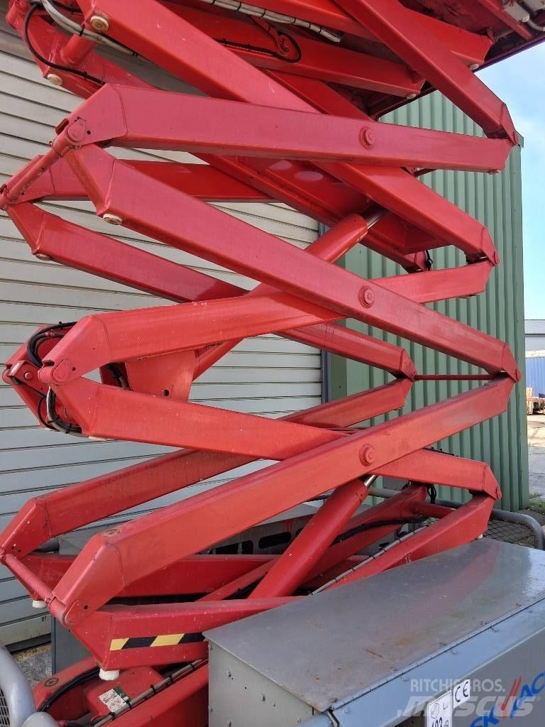 SkyJack SJ 6832 RT رافعات مقصية الشكل