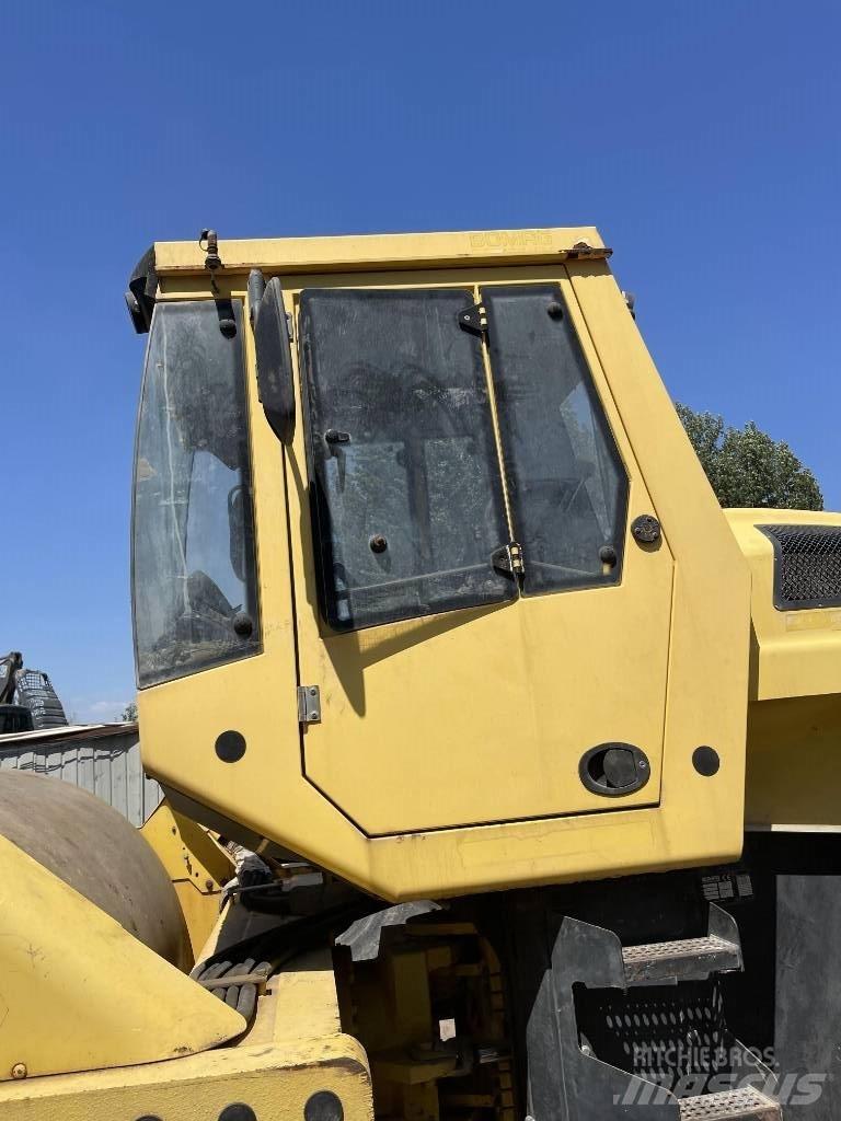Bomag 226-4 مداحل أحادية الأسطوانة