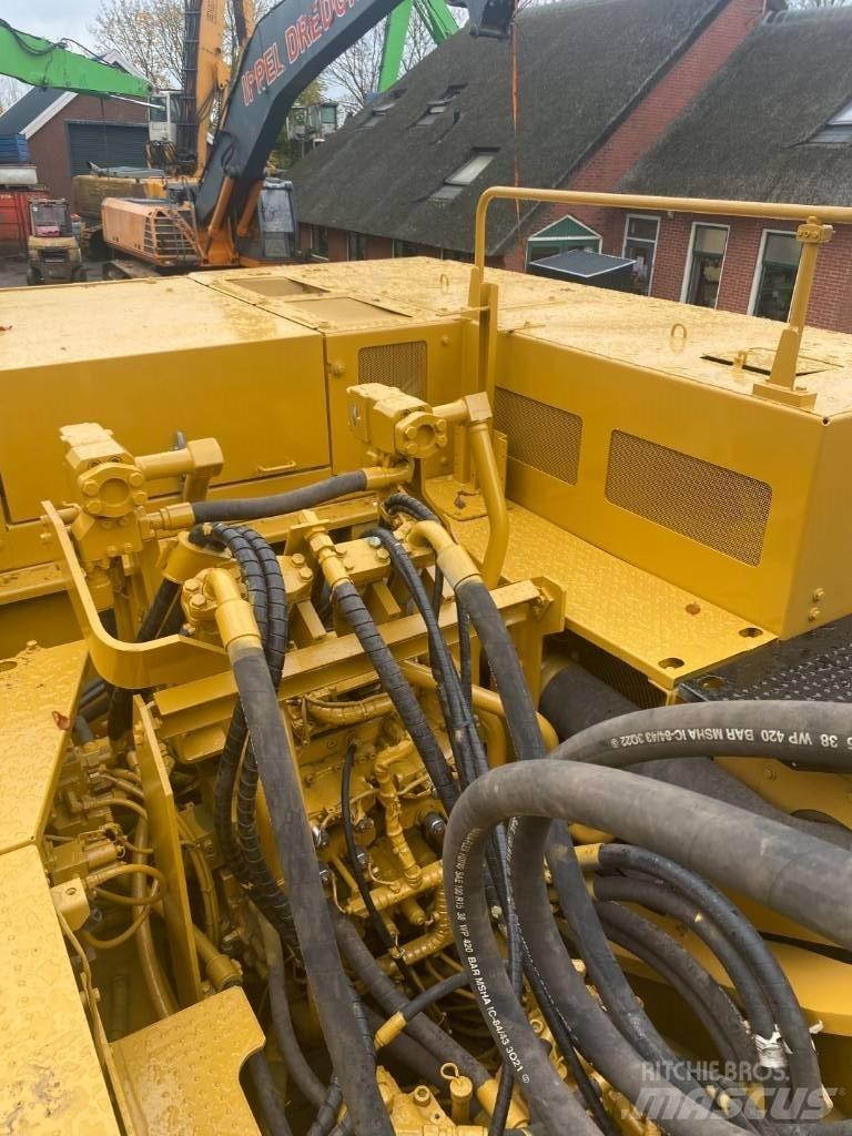 CAT 374 F مناولات المخلفات / مناولات صناعية