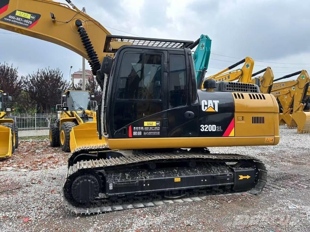 CAT 320 D حفارات زحافة