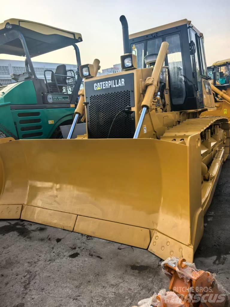 CAT D6G بلدوزرات مجنزرة