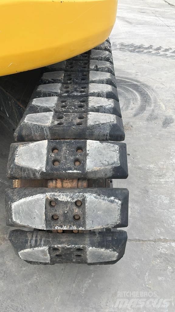 Komatsu PC 138 US حفارات زحافة