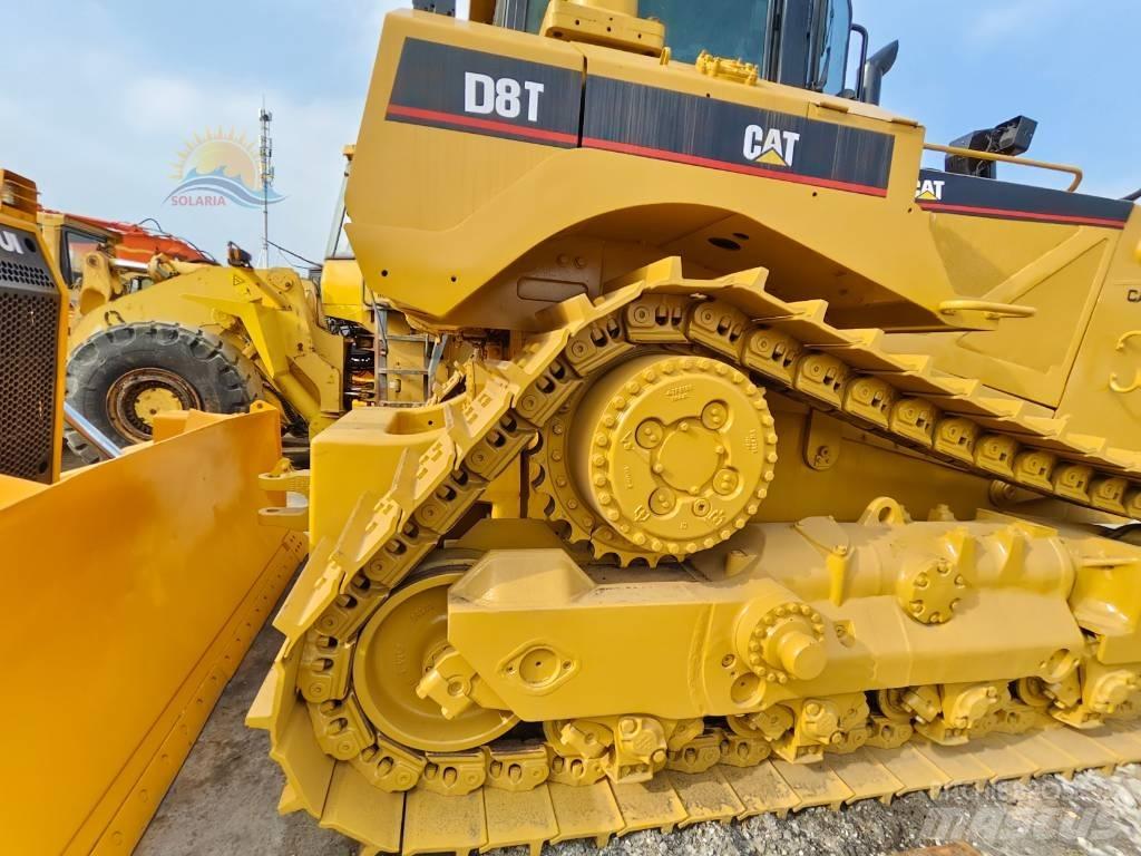 CAT D 8 T بلدوزرات مجنزرة