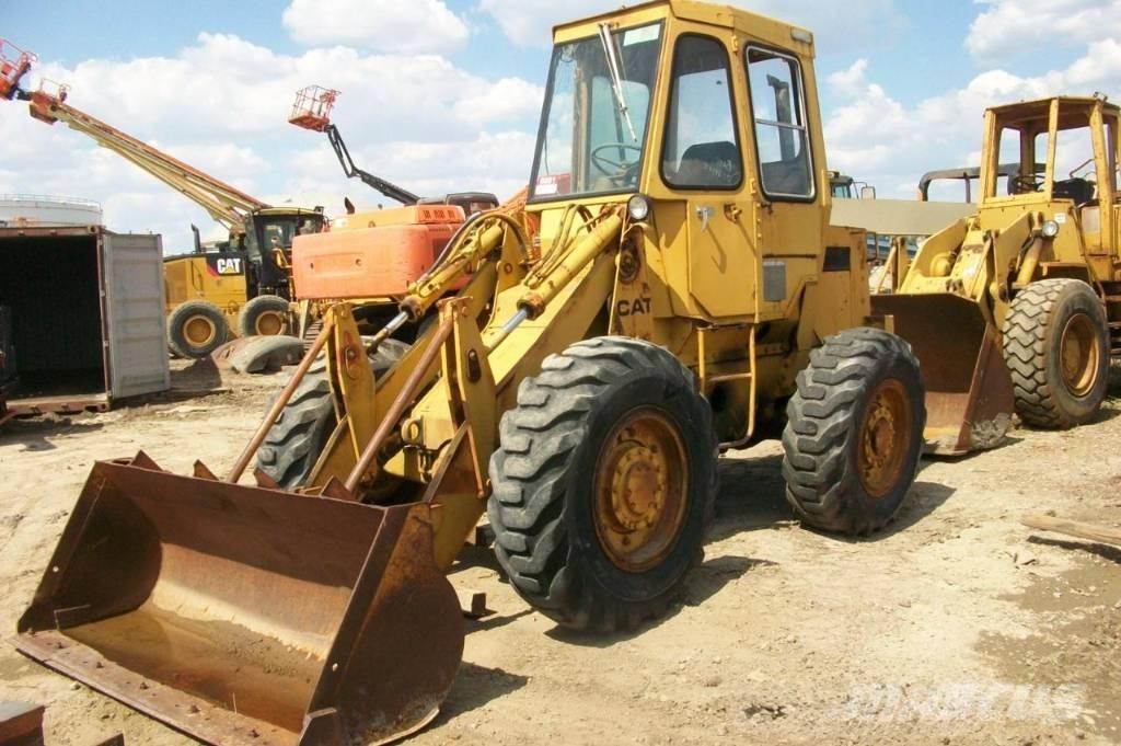 CAT 910 لوادر بعجل