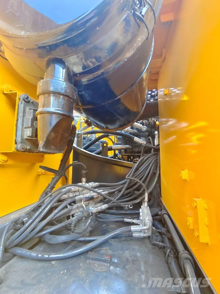 Volvo EC 250 D L حفارات زحافة