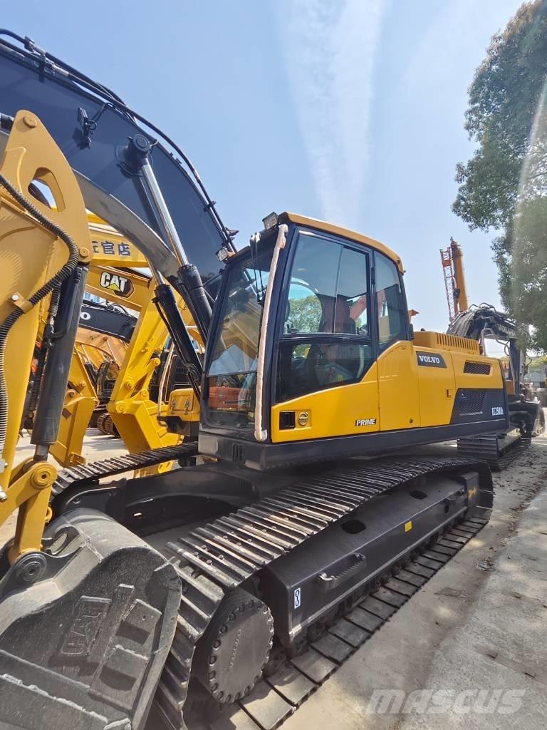 Volvo EC 250 D L حفارات زحافة