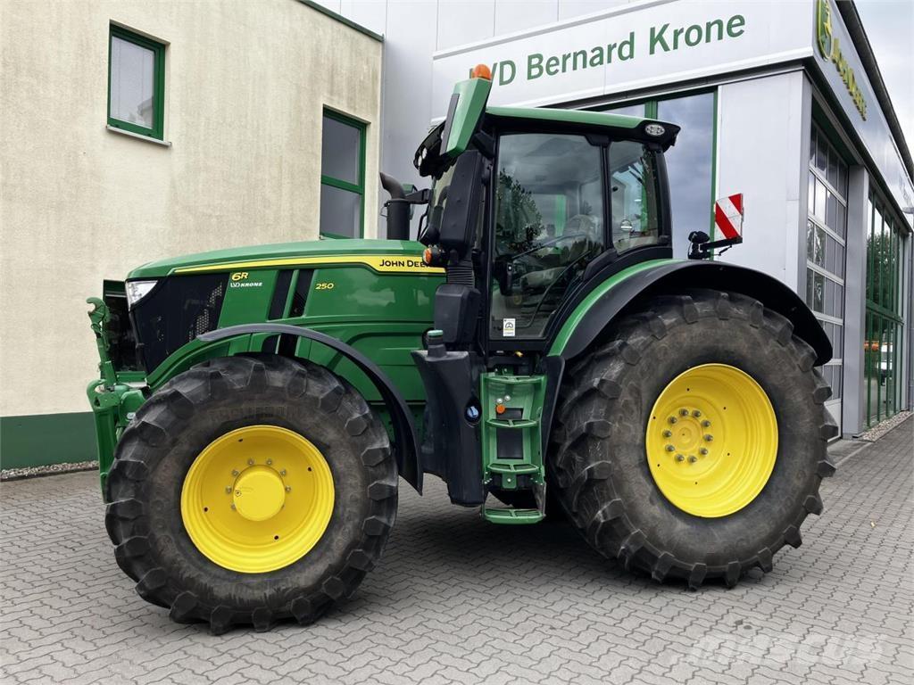 John Deere 6R 250 الجرارات
