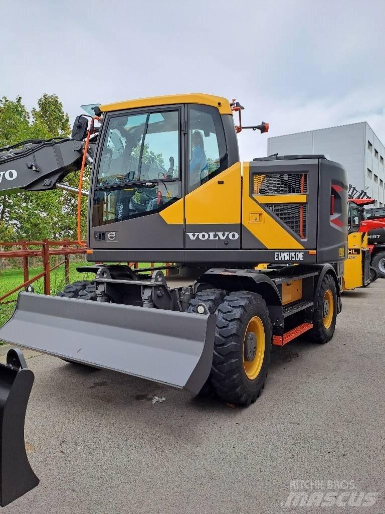 Volvo EWR150E حفارات بعجل