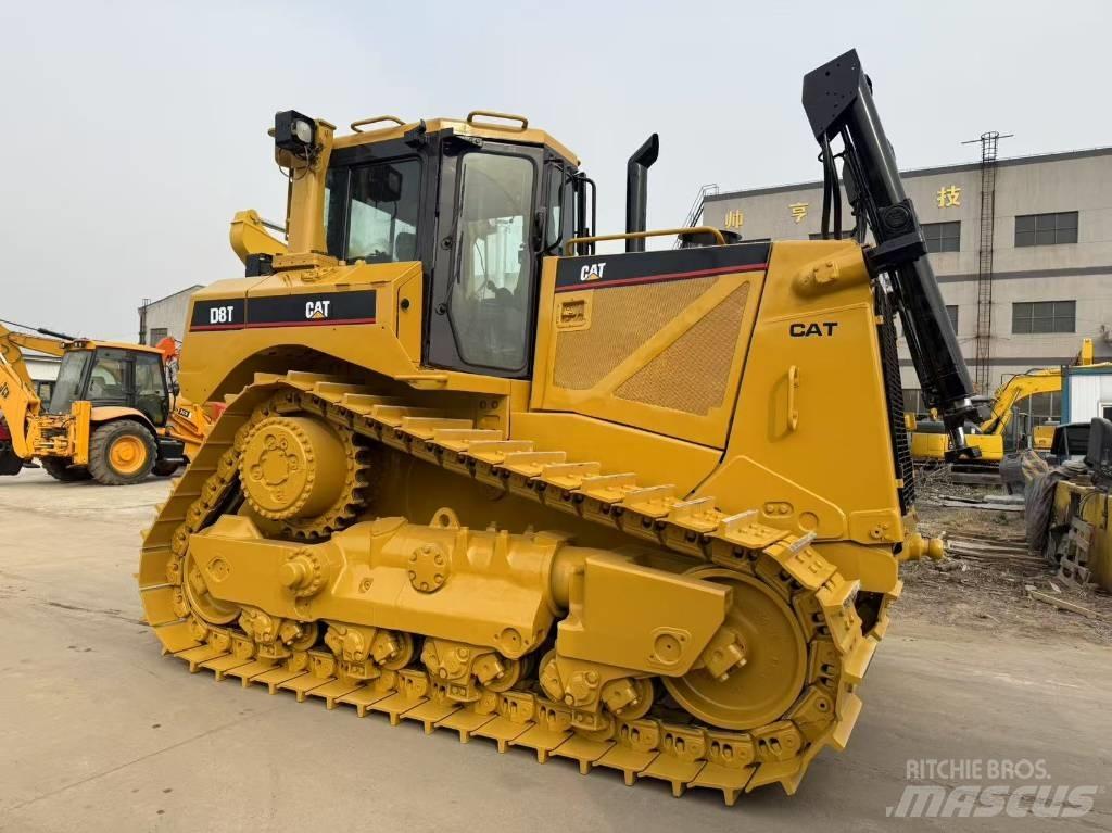 CAT D 8 T بلدوزرات مجنزرة