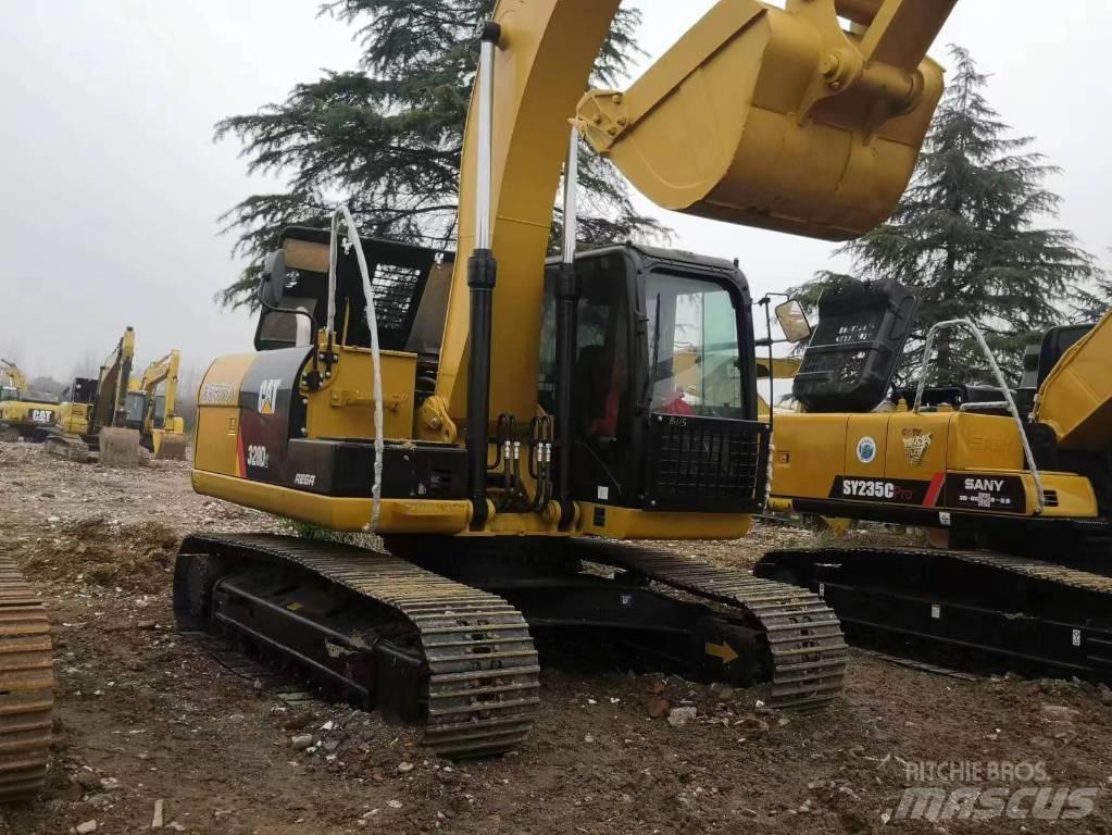 CAT 320 D حفارات زحافة