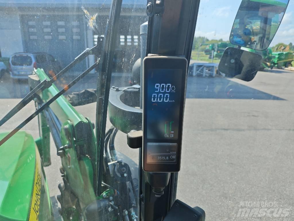 John Deere 5115 R الجرارات