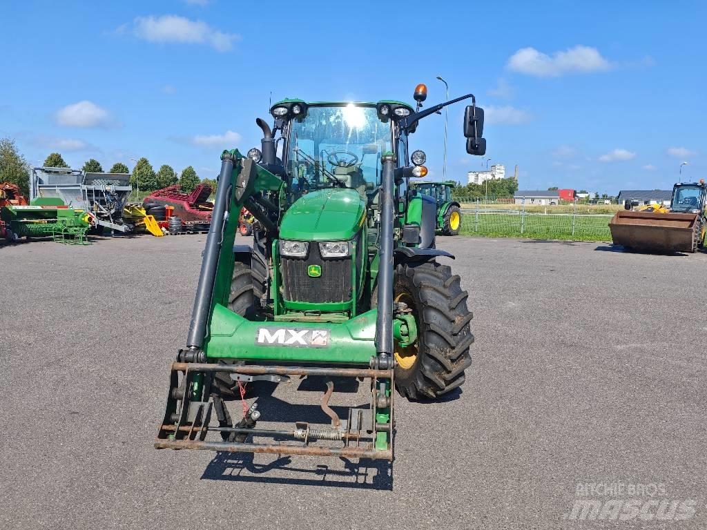 John Deere 5115 R الجرارات
