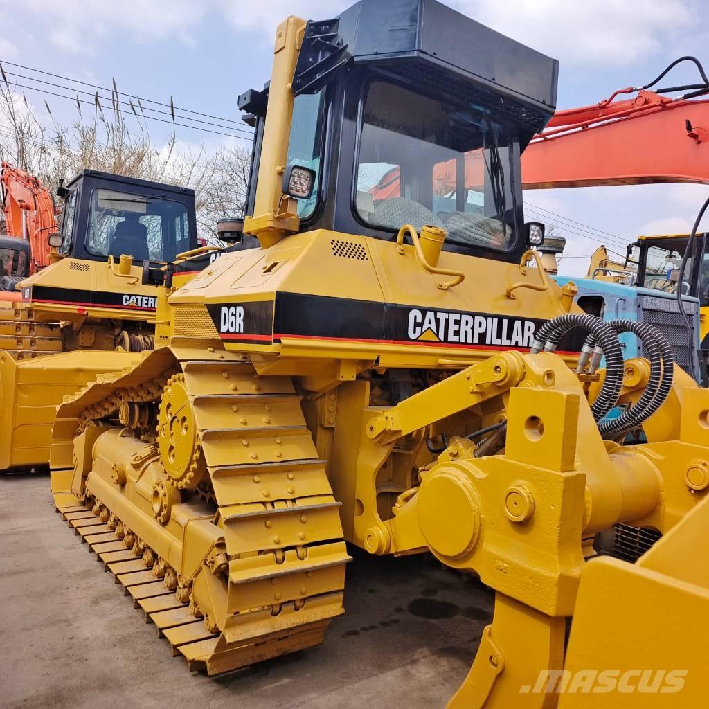 CAT D 6 R بلدوزرات مجنزرة