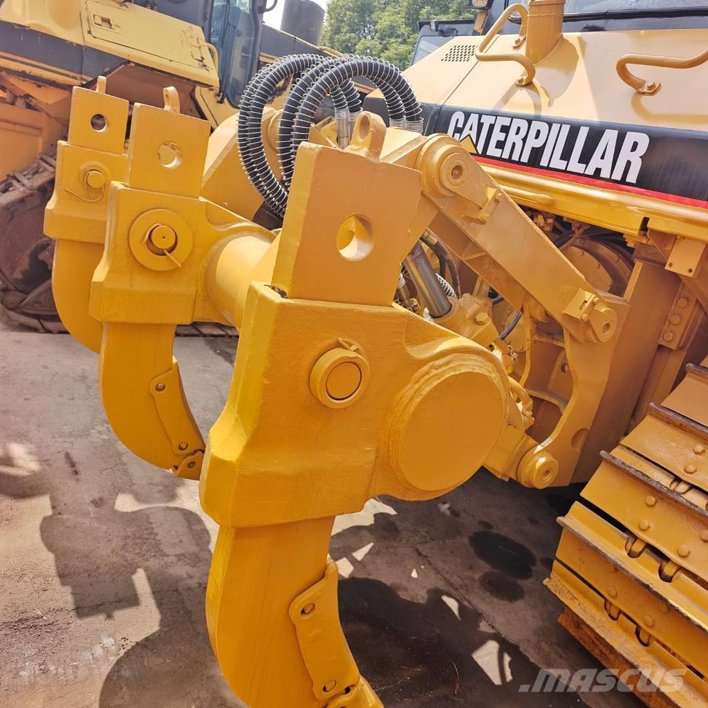 CAT D 6 R بلدوزرات مجنزرة