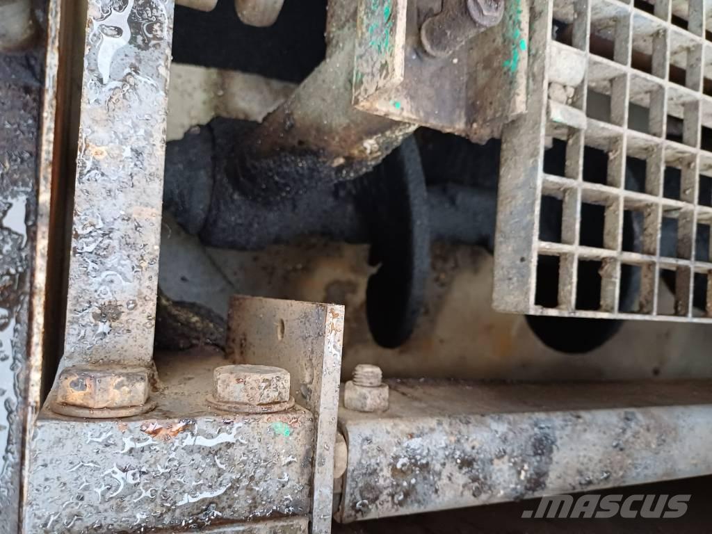 Vögele super 1302 معدات السفلتة