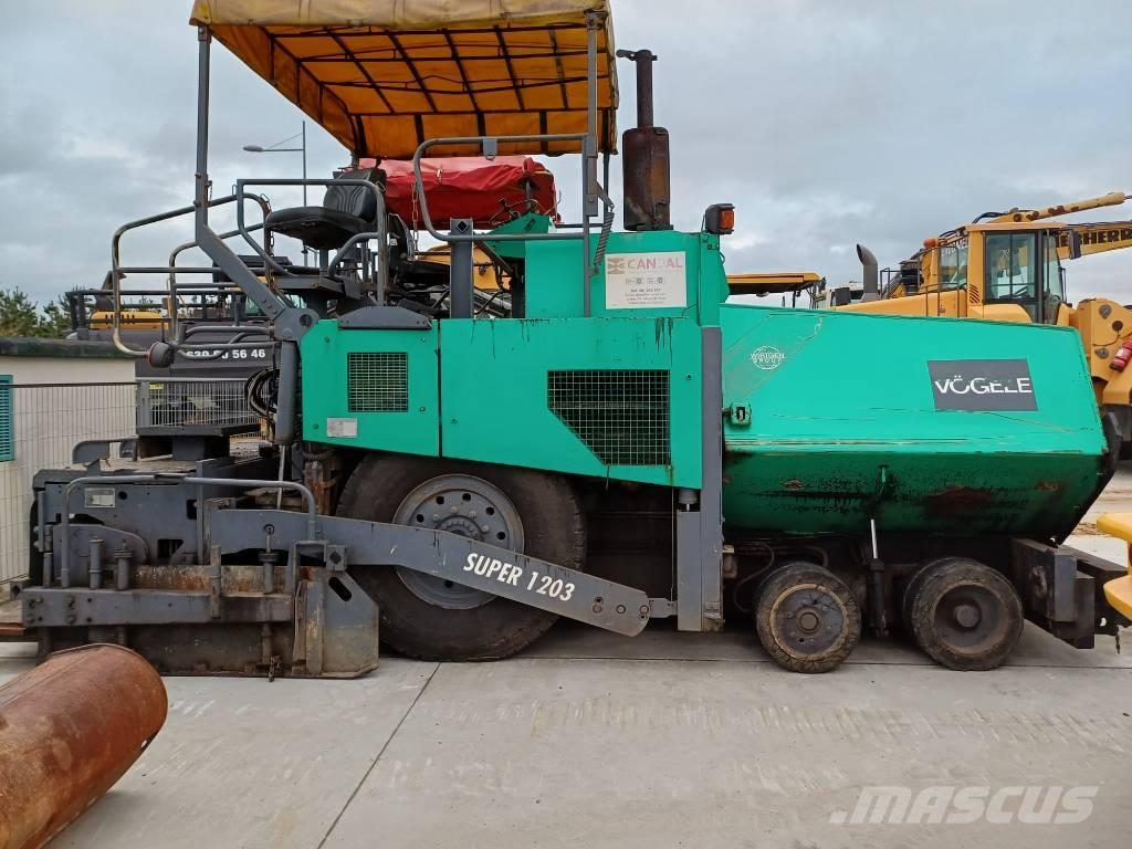 Vögele super 1302 معدات السفلتة